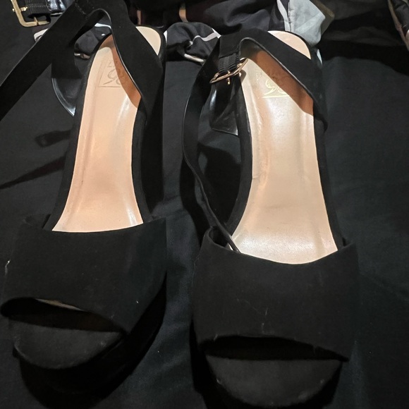 Black heels - Picture 3 of 3